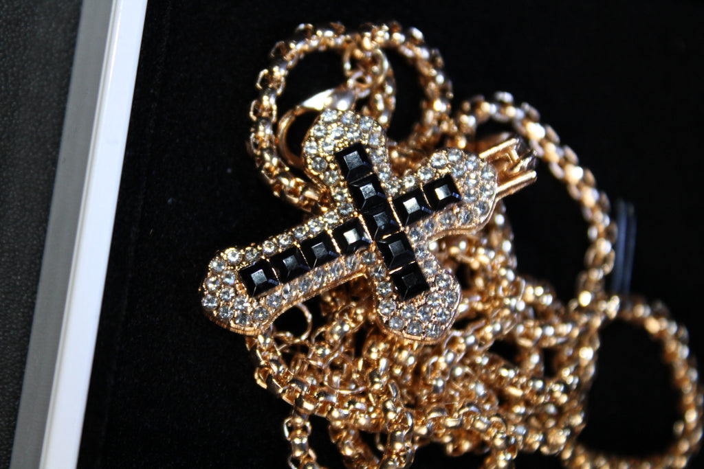 Gold pendant collection