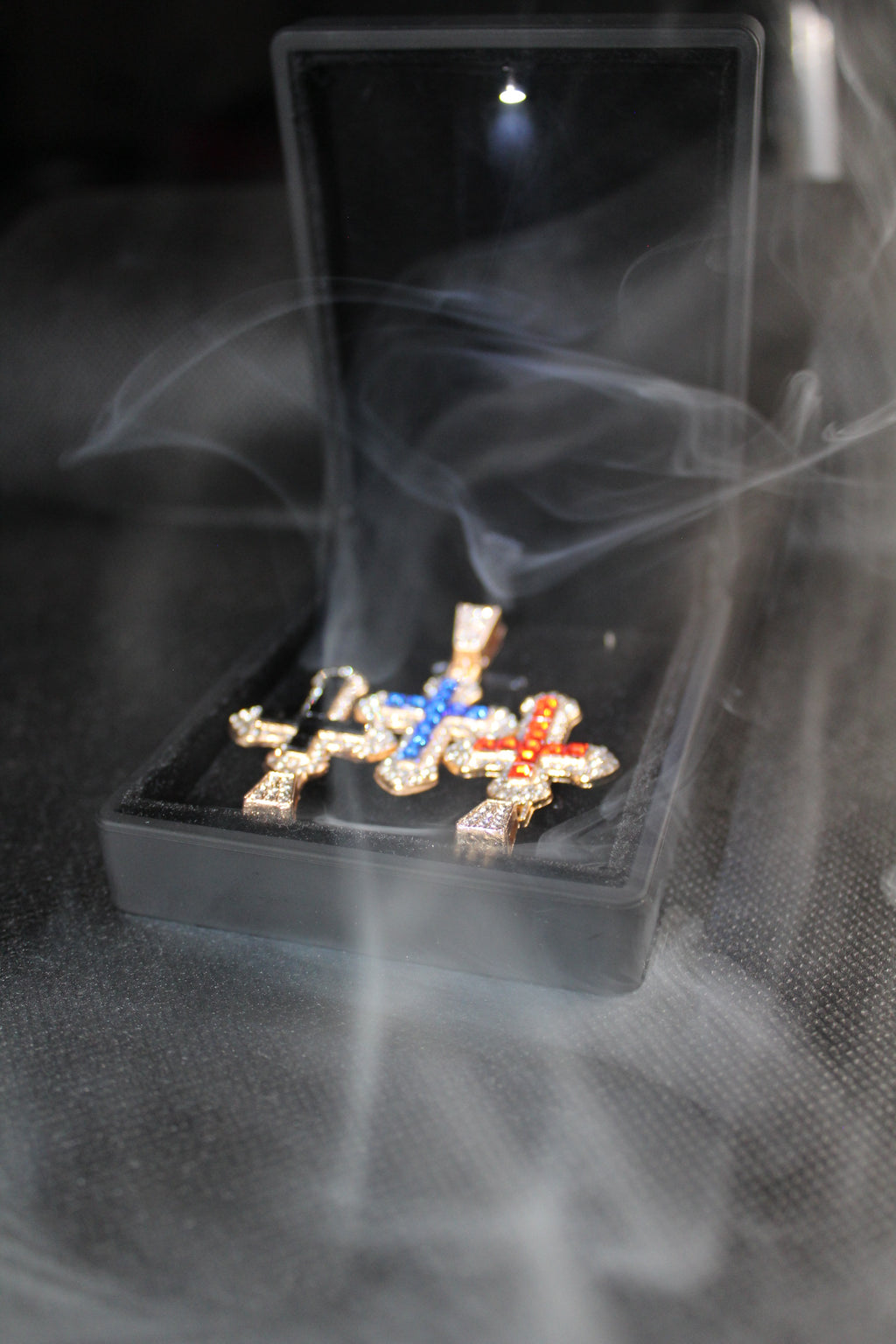 Gold pendant collection