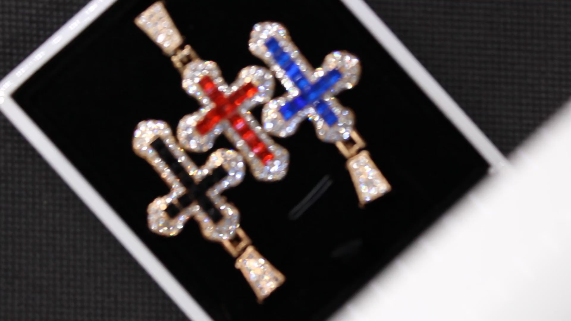 Gold pendant collection