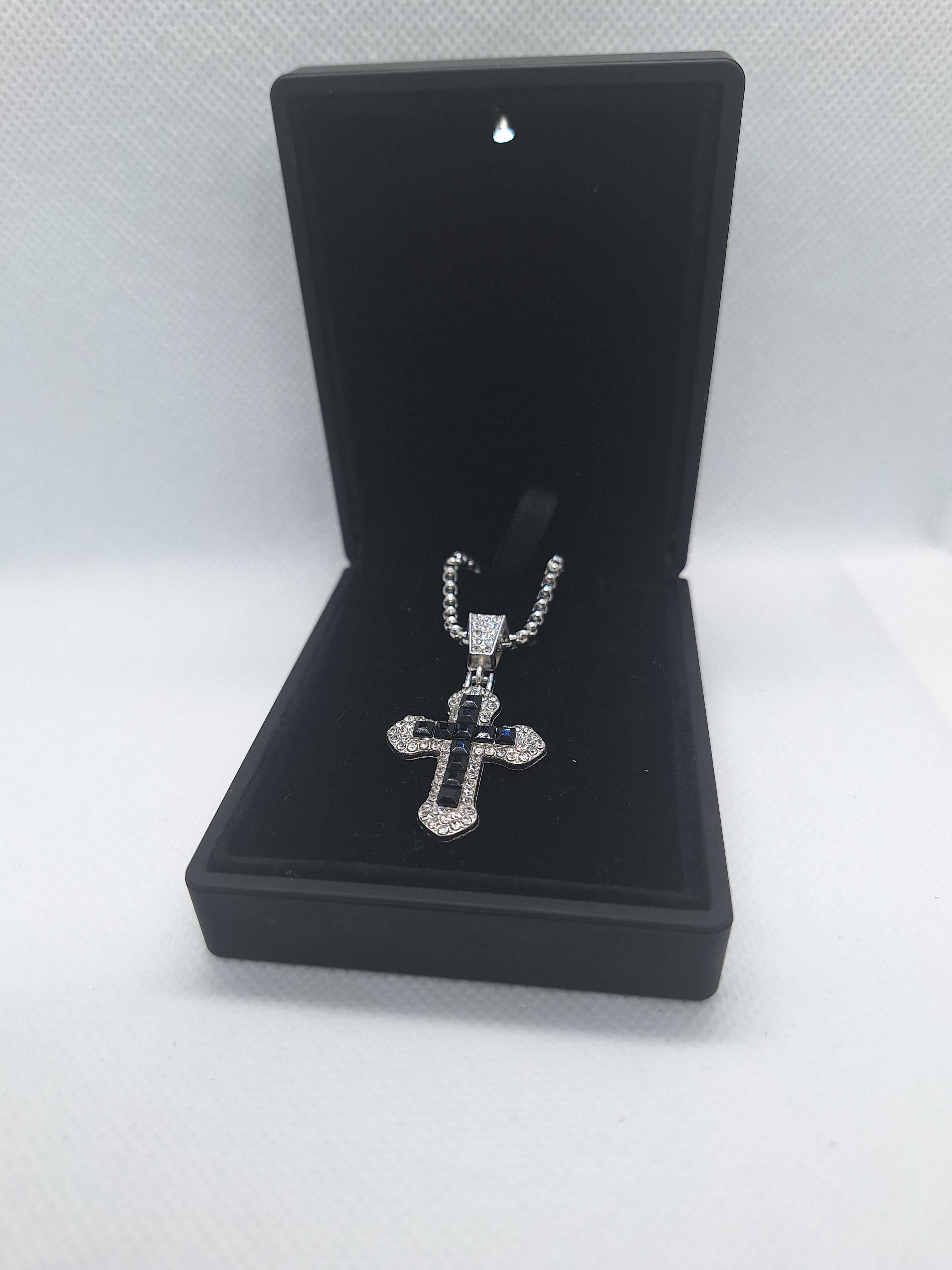 Silver pendant collection