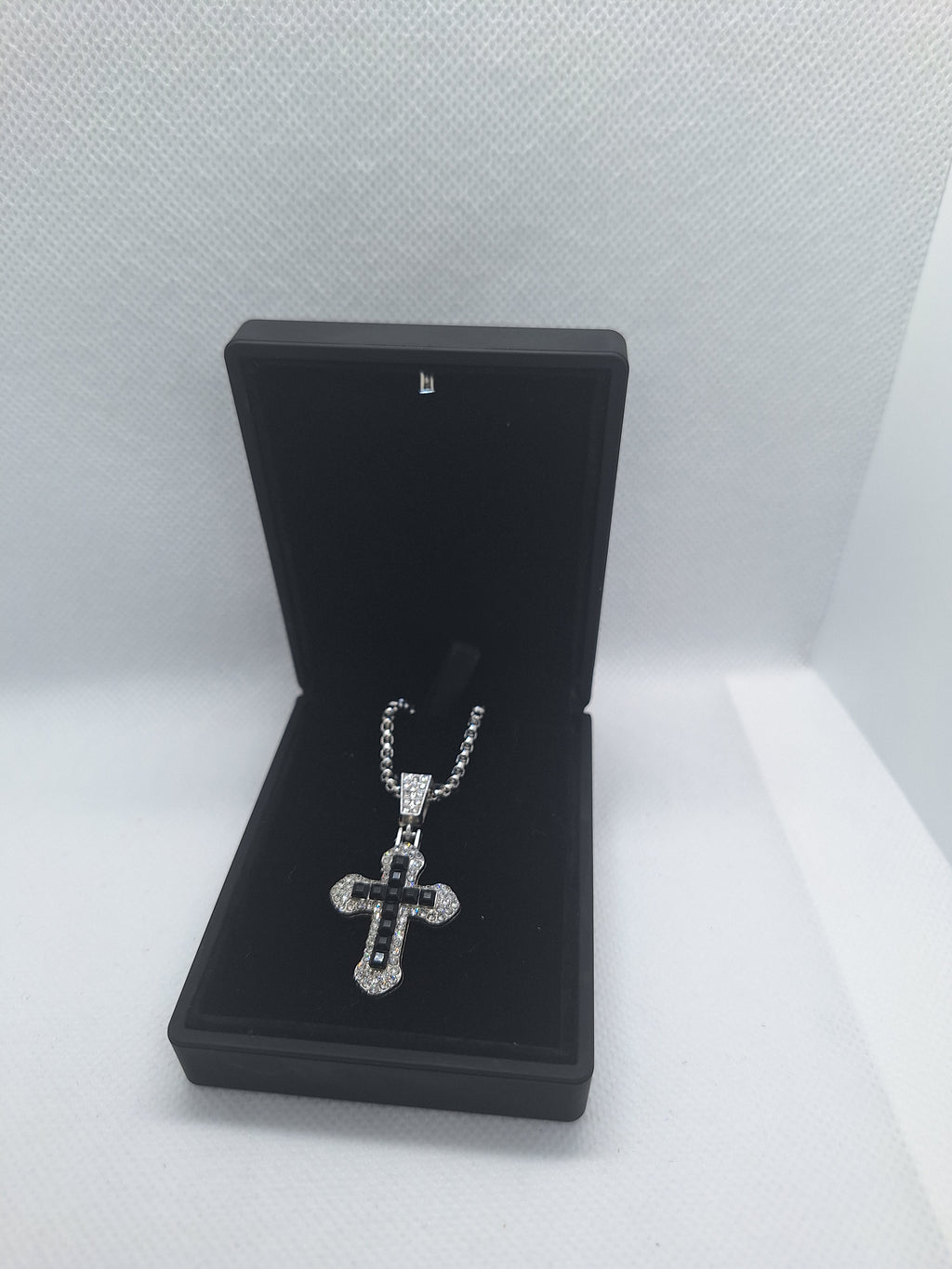 Silver pendant collection