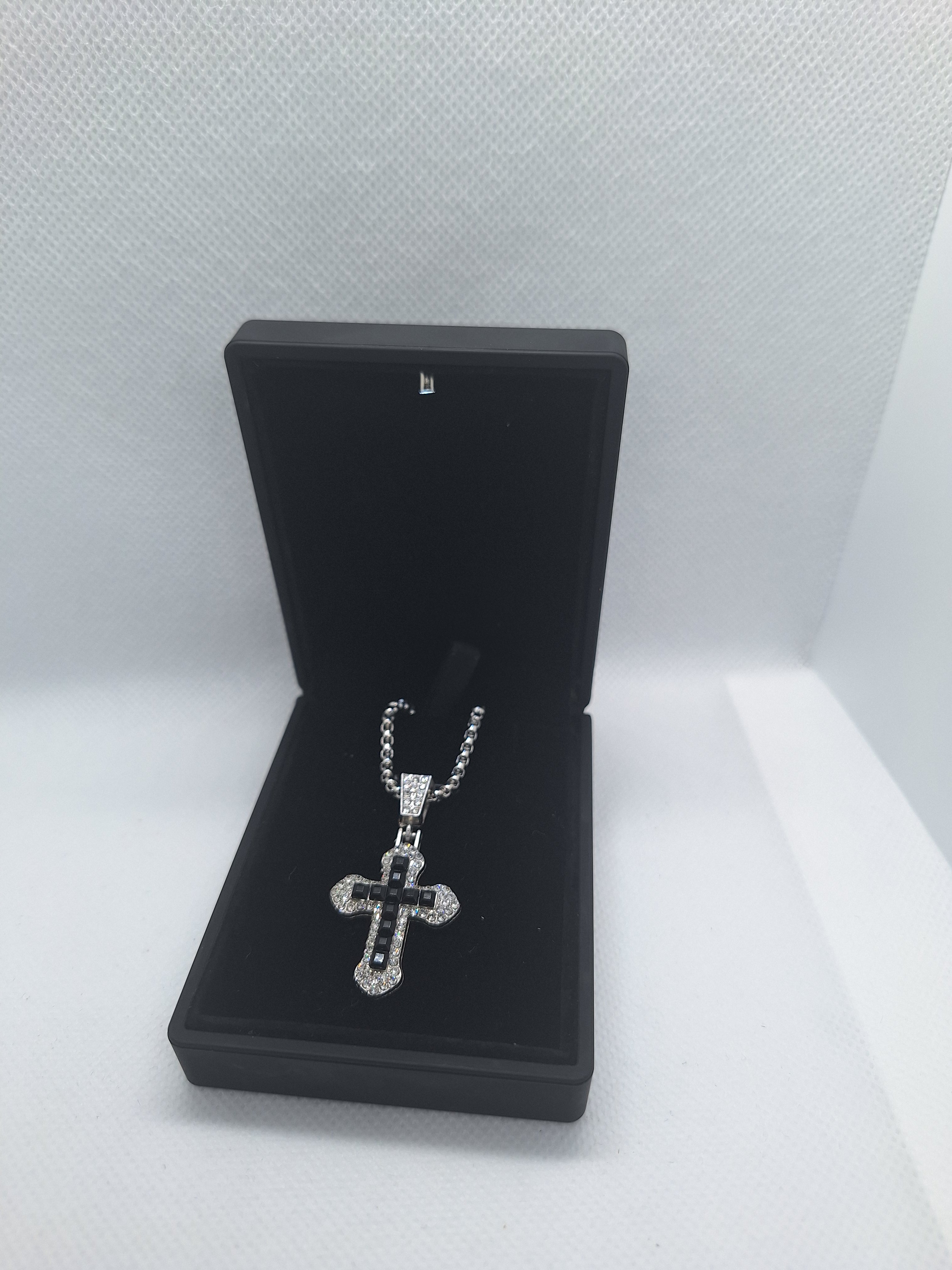 Silver pendant collection